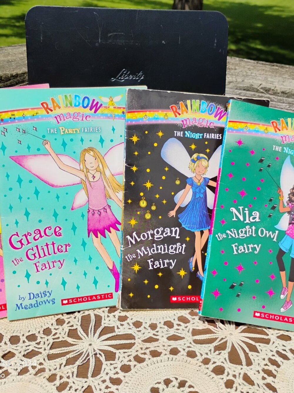 Rainbow Magic Early Readers by Daisy Meadows mixed lot of 4 books Night & Party